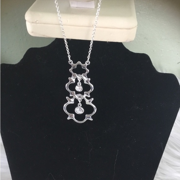 Avon Keystone Long Pendant necklace and earring set silver tone
New in … - Picture 4 of 16
